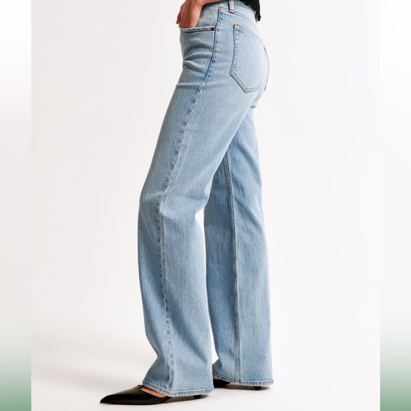 Abercrombie High Rise 90s Relaxed Jean - 12 Short - Picture 3 of 11